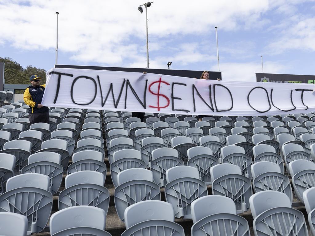 Mariners fans call for the sacking of APL chief executive officer Danny Townsend. Picture: Scott Gardiner/Getty Images