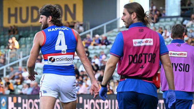 LAUNCESTON, AUSTRALIA - FEBRUARY 27: Marcus Bontempelli   of the Bulldogs leaves the field injured during the 2025 AAMI AFL Community Series match between the Western Bulldogs and the Hawthorn Hawks at University of Tasmania Stadium on February 27, 2025 in Launceston, Australia.  (Photo by Steve Bell/Getty Images)