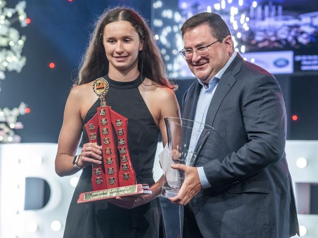 Sienna Deurloo accepts the Junior Sports Star of the Year award from David Russell, Wippells Autos. Sports Darling Downs Sports Stars of the Year dinner. Saturday, February 11, 2023. Picture: Nev Madsen.