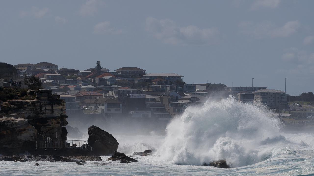 The Bureau of Meteorology has issued a hazardous surf warning for the coast of NSW. Picture: NewsWire / Nikki Short