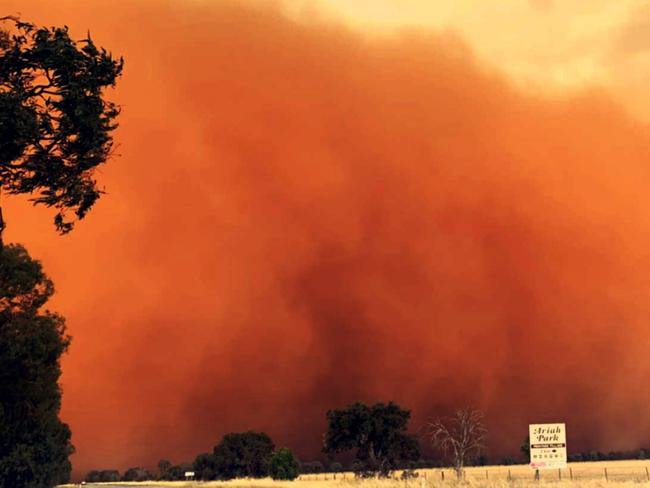 Must credit: Aaron Burnett Dust storm: These photos/video were taken on the burley griffin way about 1km from the town of ariah park at about 1:30pm today.