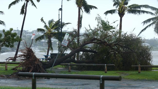 Queensland Cyclone Debbie: What’s it like being in a cyclone? | news ...