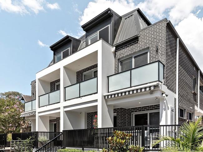 Mason and her fiance paid $1,525,000 for the near-new Maroubra townhouse.