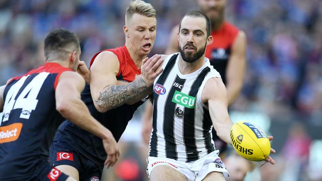 Steele Sidebottom battles James Harmes. Picture: Michael Klein