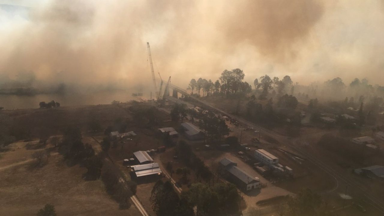 Emergency warnings issued for two fires burning in NSW