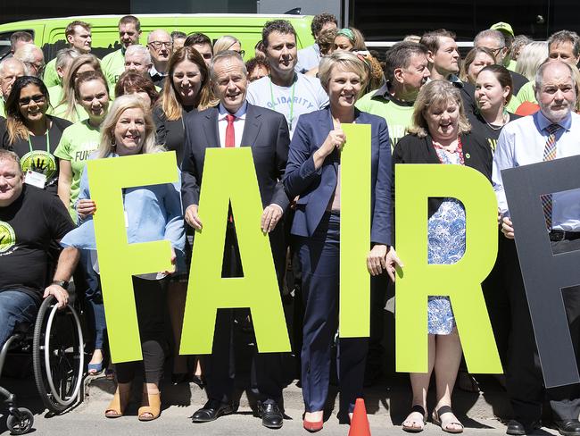 Opposition Leader Bill Shorten and Labor Education spokesperson Tanya Plibersek pose for photos with delegates outside the Australian Education Union's annual federal conference, Melbourne, Friday, February 22, 2019. (AAP Image/Ellen Smith) NO ARCHIVING