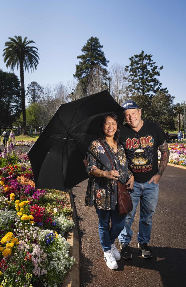 Tweed Heads visitors Maria and Dwayne Minney in Queens Park for Carnival of Flowers, Saturday, September 21, 2024. Picture: Kevin Farmer