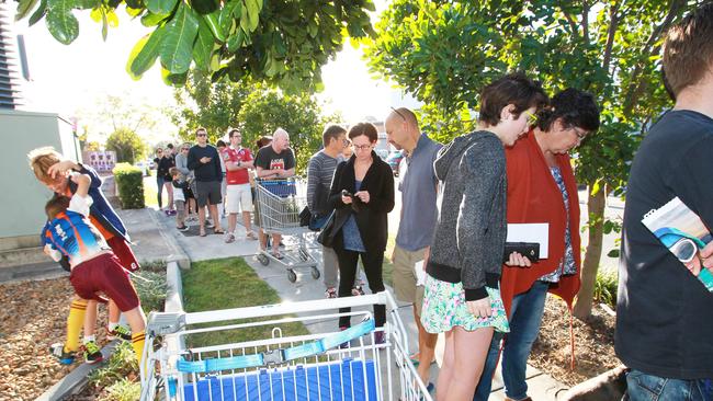 Brisbane shoppers queue to grab skis in the Aldi Special Buys sale. Picture: Claudia Baxter