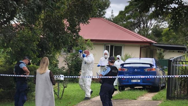 Investigators are on the scene after a man's body was found in a Bradman Ave house in Warilla. Picture: Madeline Crittenden