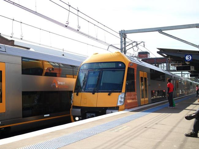 Sydney rail workers face pay cuts for strike action as wage dispute escalates