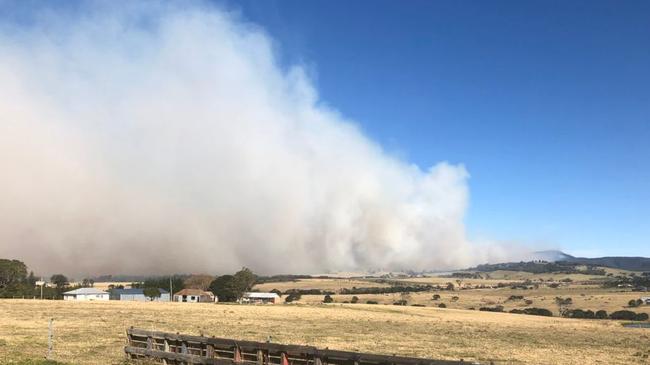 A fire rages west from Milton. Source: Twitter @AinslieClaire