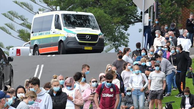 People flocked to testing sites in Wollongong on Wednesday. Picture: NCA NewsWire / Simon Bullard.