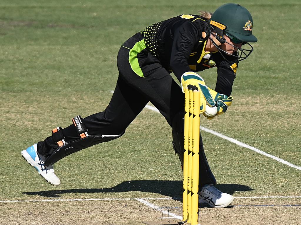 Alyssa Healy takes a catch to dismiss Lauren Down.