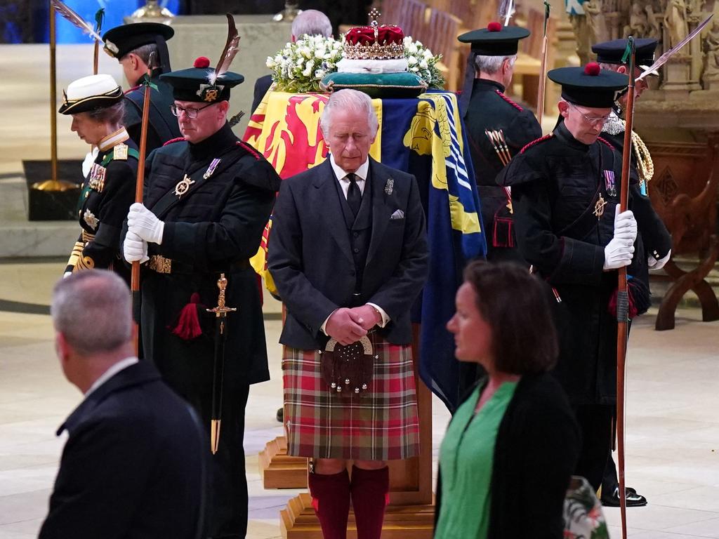 Queen Elizabeth death: Charles, Anne, and Andrew to stand guard over