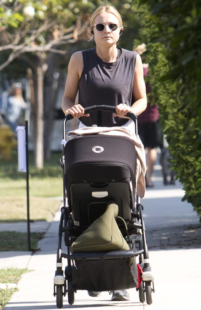 Tessa James taking a stroll in LA with her son in the pram. Picture: DIIMEX