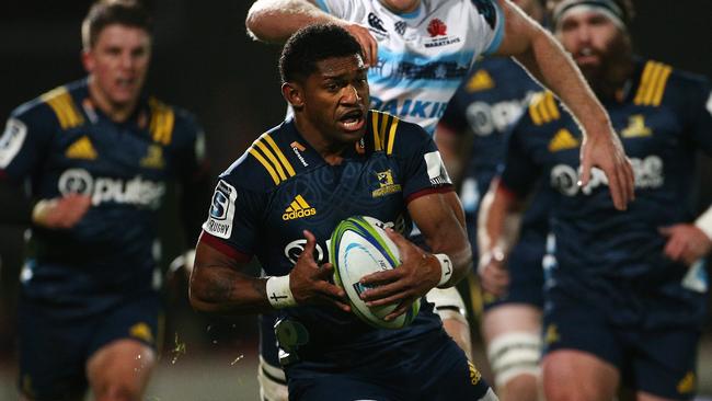 INVERCARGILL, NEW ZEALAND - JUNE 14: Waisake Naholo of the Highlanders makes a break during the round 18 Super Rugby match between the Highlanders and the Waratahs at Rugby Park Stadium on June 14, 2019 in Invercargill, New Zealand. (Photo by Dianne Manson/Getty Images)