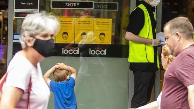 A 11th-hour deal between the Victorian government and supermarkets could avoid store closures this weekend due to staff shortages caused by Covid-19 exposures and home isolation of thousands of supermarket workers. Picture: Jenny Evans/Getty Images