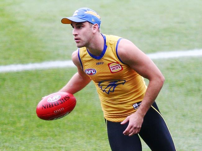 MELBOURNE, AUSTRALIA - SEPTEMBER 28:  Elliot Yeo of the Eagles runs with the ball during a West Coast Eagles AFL training session at Melbourne Cricket Ground on September 28, 2018 in Melbourne, Australia.  (Photo by Michael Dodge/Getty Images)