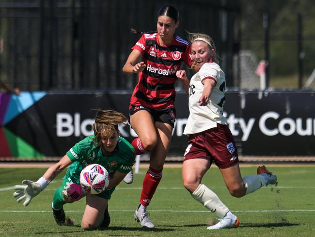 Fiona Worts (R) averaged three goals a game. Picture: Luis Veniegra/SOPA Images/LightRocket via Getty Images