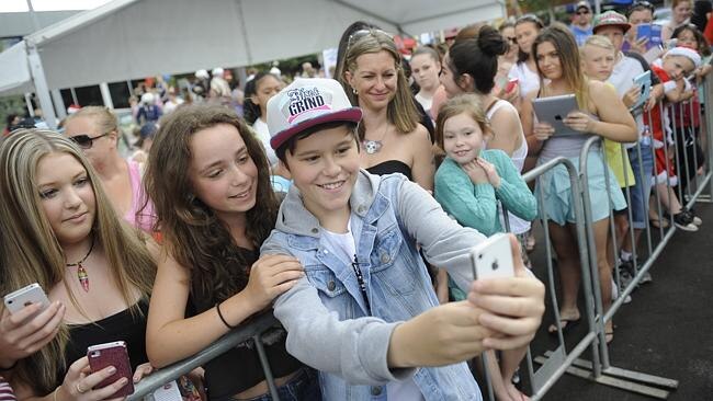 X Factor’s Jai Waetford meets Justin Bieber and sings for St Marys fans ...