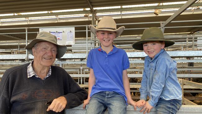 Don Lang from Wodonga with Heidi, 8, and Theo, 5, Gilltrap, at the Wodonga store cattle sale.