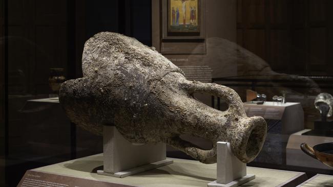 Amphora Roman, 1st century BCE 1st century CE, probably made in eastern Italy and found in deep water near Malta Classics and Archaeology Collection, the University of Melbourne Art Collection. Photo credit Christian Capurro