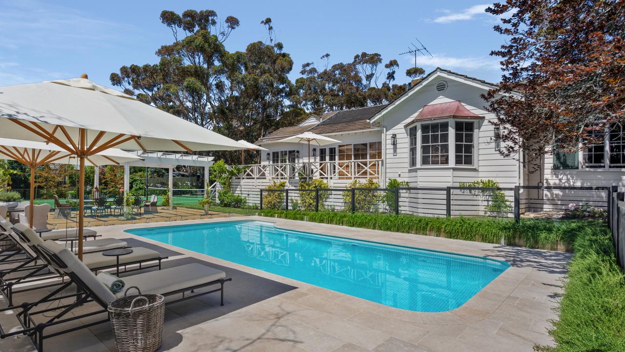 The house at 2 Daveys Bay Rd, Mount Eliza, is a short walk to Daveys Bay Beach, Toorak College and Mt Eliza village’s eateries and retail outlets.