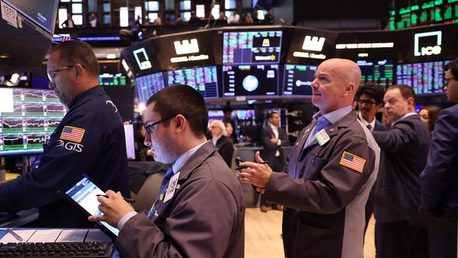 NEW YORK, NEW YORK - OCTOBER 08: Traders work on the floor of the New York Stock Exchange during morning trading on October 08, 2024 in New York City. Stocks opened up on the rise after the Dow Jones saw a loss of 400 points amid a rise in oil prices.   Michael M. Santiago/Getty Images/AFP (Photo by Michael M. Santiago / GETTY IMAGES NORTH AMERICA / Getty Images via AFP)