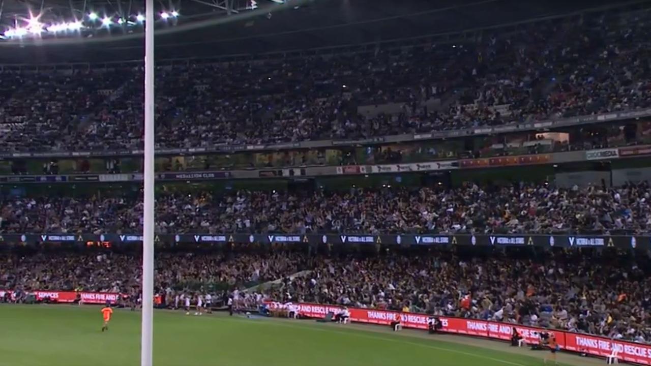 The Mexican wave started in the third term of the State of Origin clash.