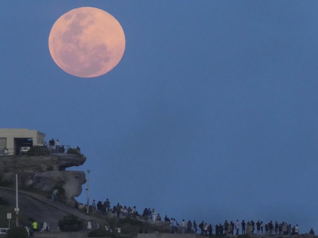 Photos of super moon over Bondi Gallery — Australia’s