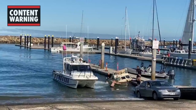 Boat sinks at Outer Harbor