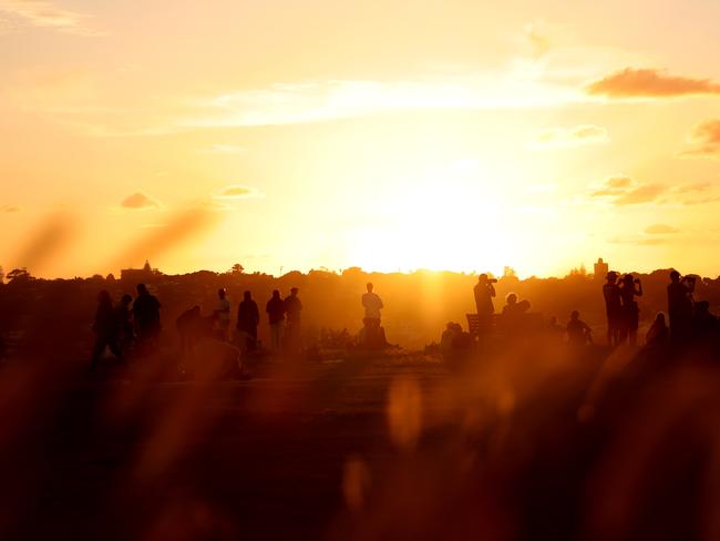 JANUARY 5, 2024: People watch the sun set at Dudley Page Reserve in Dover Heights .Picture: Damian Shaw