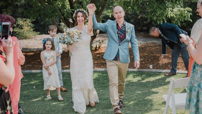 From chaos to perfection, Angela and James Williams were planning to get married at a nearby National Park but fires put a stop to this.