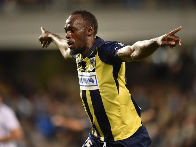 TOPSHOT - Olympic sprinter Usain Bolt celebrates scoring a goal for A-League football club Central Coast Mariners in his first competitive start for the club against Macarthur South West United in Sydney on October 12, 2018. (Photo by PETER PARKS / AFP) / -- IMAGE RESTRICTED TO EDITORIAL USE - STRICTLY NO COMMERCIAL USE --