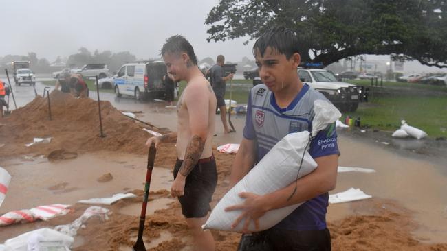 Residents fill sandbags at Lou Lister Park on Saturday afternoon. Picture: Evan Morgan