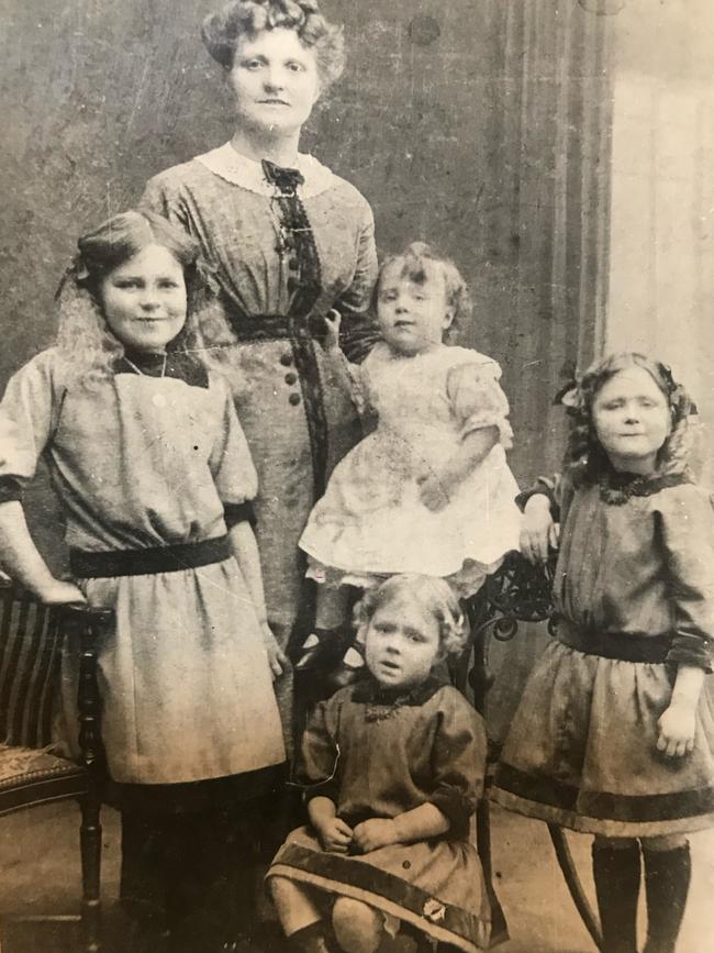 Mabel Crosby (front) with mother Janet, sisters Hilda and Janet and brother Stuart just before emigrating to Australia