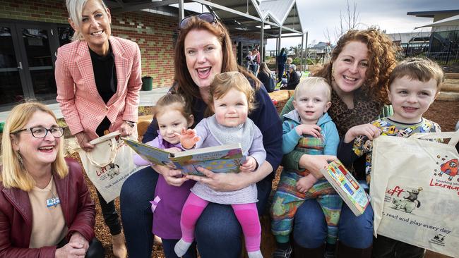 Talk and Read Project gives families of children from birth to Kindergarten fun ideas about talking and reading that can support children learning both at home and at school. (L-R) Principal Kathy Morgan, Elise Archer MP, Renee Hale, Scarlet Agatyn 3, Novalie Agatyn 1, Franksel Jolly 1, Lyndal Jolly and Albert Jolly 4 at Moonah Primary School. Picture Chris Kidd