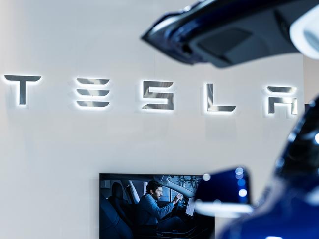 A Tesla logo is pictured during the Brussels Motor Show on January 9, 2020 in Brussels . (Photo by Kenzo TRIBOUILLARD / AFP)