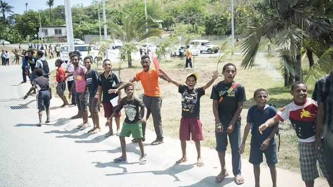 Fans line the streets as the PM's XIII team arrives in Papua New Guinea. (Nathan Hopkins © NRL Photos)