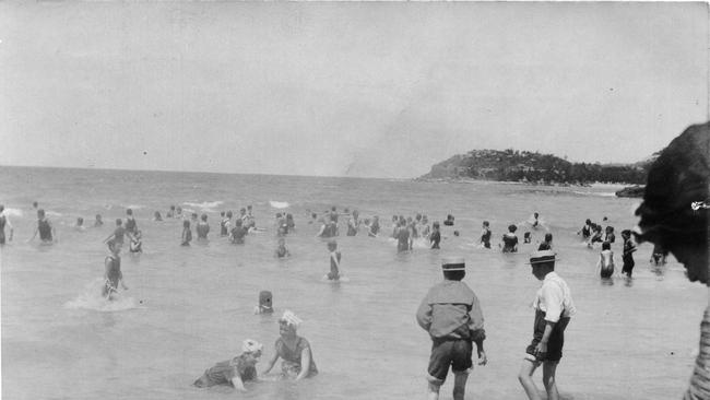 Bathers at Manly in the early 1900s. Photo Northern Beaches Library