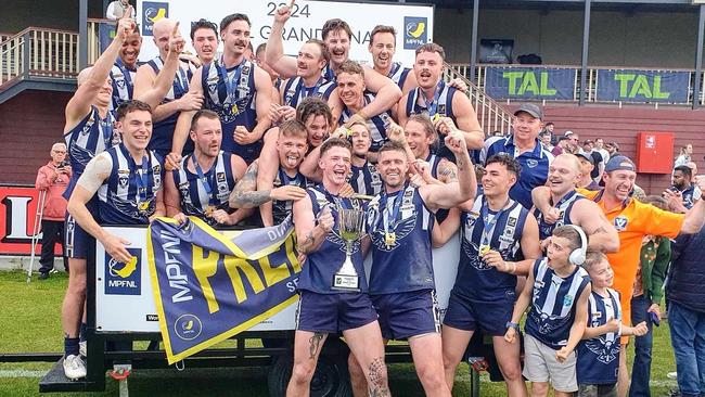 Edithvale-Aspendale show off the premiership cup and flag.