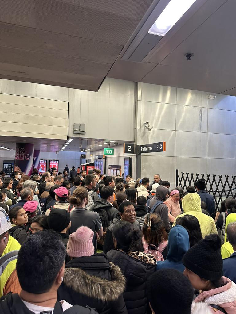 Crowds began to swell at Parramatta station on Thursday afternoon. Picture: Twitter / Dave McPherson