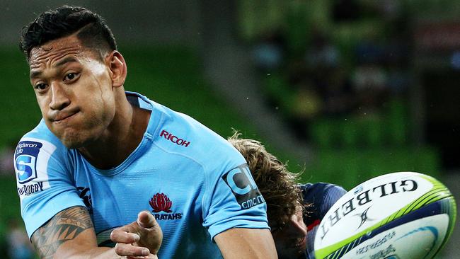Melbourne Rebels v NSW Waratahs Super Rugby at AAMI Park, Israel Folau gets a pass away. Melbourne. 20th February 2015. Picture: Colleen Petch.