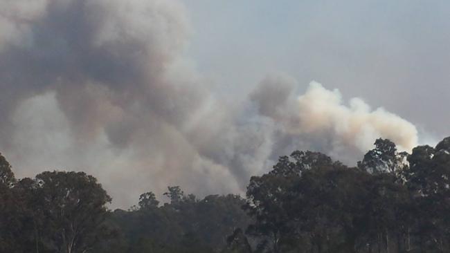 Bushfires pose threat at Mannering Park, Yarramalong and Wyee | Daily ...