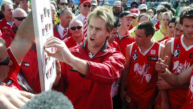 David Teague coaching the Northen Bullants in the VFL in 2009.