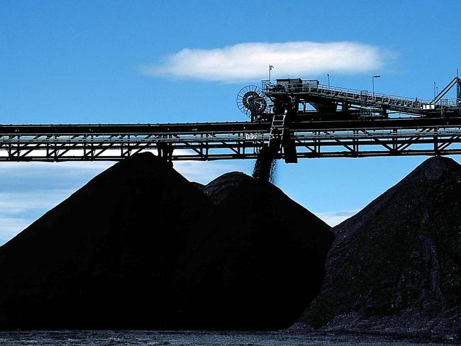 An undated handout photograph from Anglo American Plc shows coal being stockpiled at the Moura coal mine in Australia, released to the media on Monday, June 22, 2009.  Xstrata Plc, the Swiss metals company that sold shares in London seven years ago, is seeking a merger with Anglo American Plc  to create a mining group that would rival BHP Billiton Ltd., the world's largest. Source: VisMedia via Bloomberg News EDITOR'S NOTE: NO SALES. EDITORIAL USE ONLY.