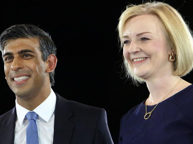 Rishi Sunak, Britain's former Chancellor of the Exchequerm (L) and Britain's Foreign Secretary Liz Truss, the final two contenders to become the country's next Prime Minister and leader of the Conservative party, stand together on stage during the final Conservative Party Hustings event at Wembley Arena, in London, on August 31, 2022. (Photo by Susannah Ireland / AFP)