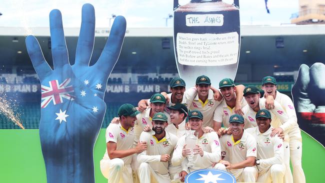 The four-fingered salute from Cricket Australian after Australia won the Sydney Test to claim the 2017/18 Ashes series 4-0. Picture. Phil Hillyard