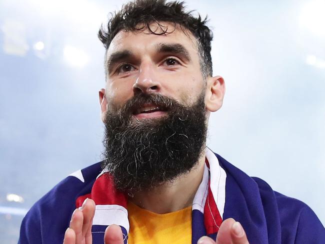 SYDNEY, AUSTRALIA - NOVEMBER 15:  (EDITORS NOTE: Re-crop of image 874439560) Mile Jedinak of Australia celebrates victory after the 2018 FIFA World Cup Qualifiers Leg 2 match between the Australian Socceroos and Honduras at ANZ Stadium on November 15, 2017 in Sydney, Australia.  (Photo by Matt King/Getty Images)