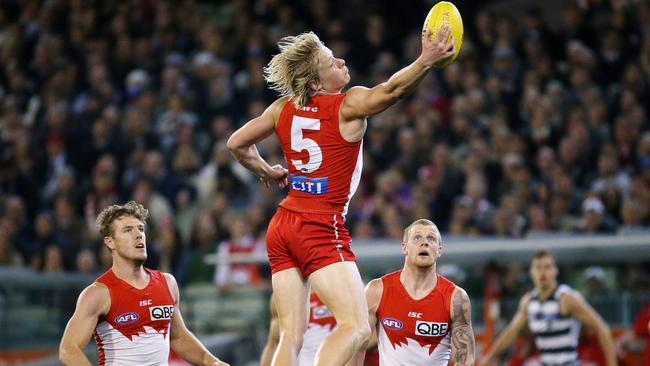 Isaac Heeney pulls in a one handed mark. Picture: Colleen Petch